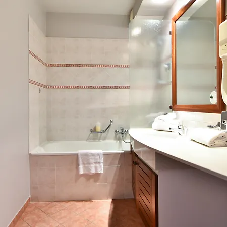 Zenitude Hotel-residences 4* לה קאנה