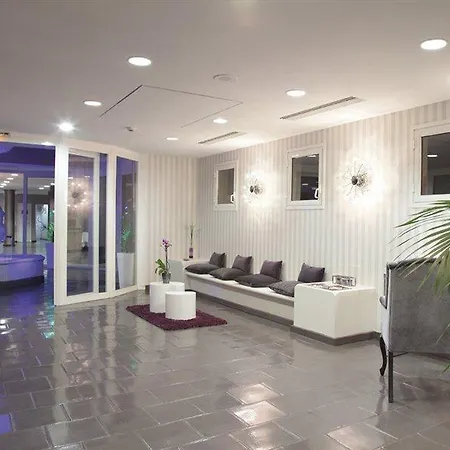 Zenitude Hotel-residences מלון דירות